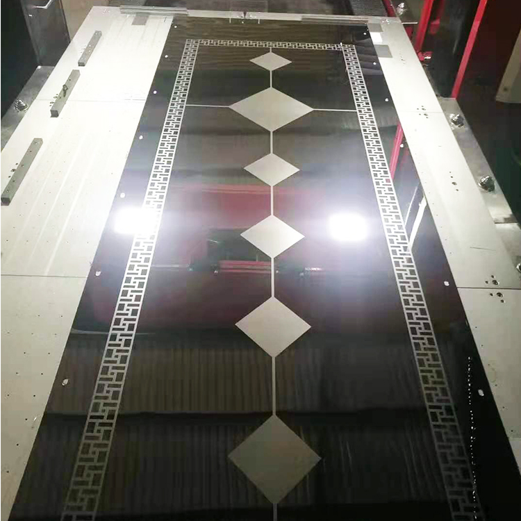 光纖激光打標(biāo)機(jī)怎么樣實(shí)現(xiàn)大幅面激光打標(biāo)？